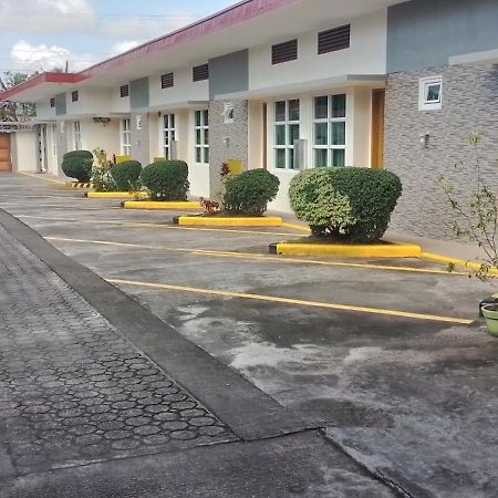 Alinchlo Hotel Legazpi Luaran gambar